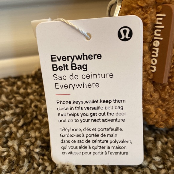 NWT Lululemon Everywhere Belt Bag. FIRM Price. NO Discounts - Picture 2 of 3
